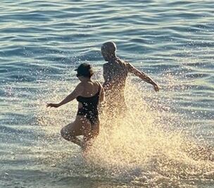 Así luce Kourtney Kardashian en traje de baño