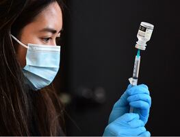 Covid-19. Expertos de EU piden actualizar vacunas ante variantes super contagiosas