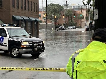 Aguaceros torrenciales golpean Carolina del Sur y causa caos y marea alta