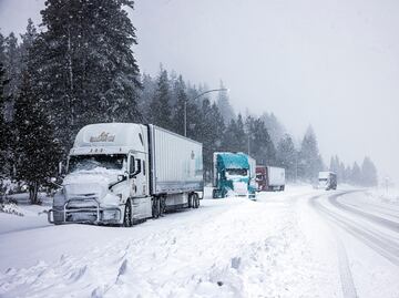 Tormentas invernales y "ciclón bomba" amenazan celebración de Thanksgiving y Viernes Negro en Estados Unidos