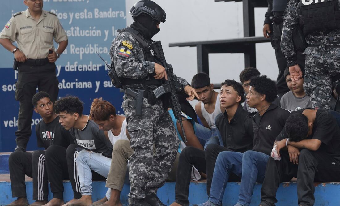 Ataque de bandas criminales en Ecuador refleja la estrategia del narco mexicano: expertos. AP