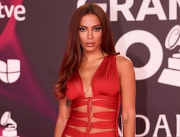Anitta presume figura de impacto en monokini rosa y celebra sus 32 años