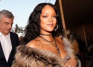 Rihanna deslumbra en Instagram con bikini en la piscina