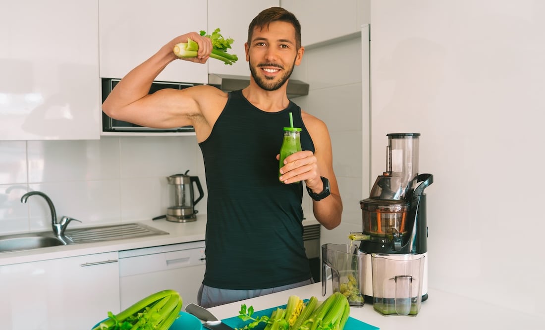 Masa muscular. El licuado de proteína natural para hacer en casa y aumentar volumen. Foto: iStock / Daria Kulkova