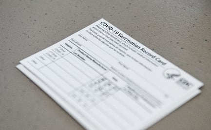 Confiscan más de 3 mil certificados falsos de vacunación procedentes de China