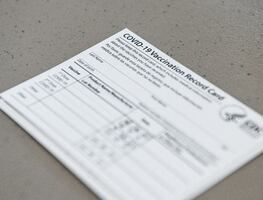 Confiscan más de 3 mil certificados falsos de vacunación procedentes de China