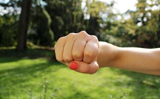 Indigna racismo en Florida: mujer va contra niño afroamericano