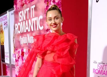 Miley Cyrus apuesta por vestido de transparencias en première