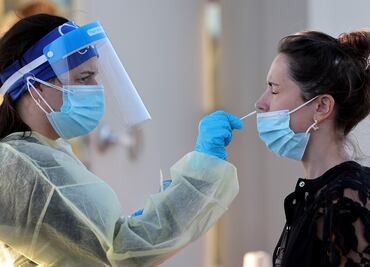 ¿Qué hacer si sigo dando positivo a Covid después del aislamiento?