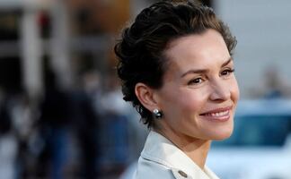 ¿Qué fue de la maestra Miel de ‘Matilda’? Así luce la actriz 26 años después