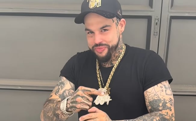 Emiliano Aguilar se burla y lanza indirecta a su familia: “¡No pudieron!” tras confirmar su asistencia a los Billboard