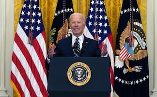 Biden critica a México por no acoger a familias migrantes que deporta