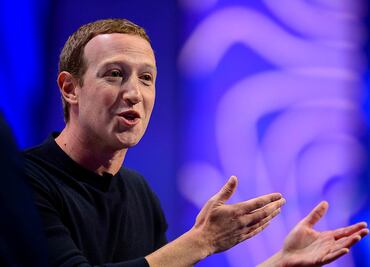 Zuckerberg pierde 5,900 millones de dólares tras la caída de Facebook