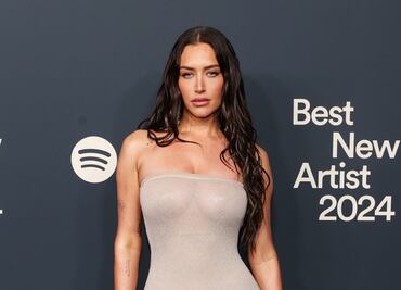 Anastasia Karanikolaou muestra diminuto bikini verde frente a la playa en México