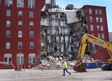 Buscan a 5 personas desaparecidas en edificio colapsado en Iowa