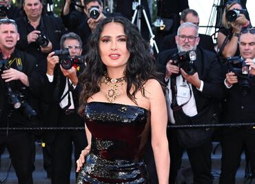 Salma Hayek se lleva las miradas con ajustado vestido de lentejuelas en Cannes
