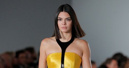 Kendall Jenner posa en vestido nude para nueva campaña