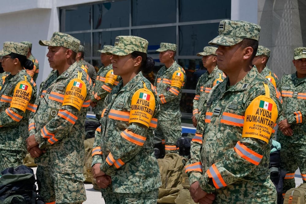Contra reloj: brigadas de 9 países llegan a Venezuela para buscar a 50 mil desaparecidos (Photo by Handout / Mexican Presidency / AFP)