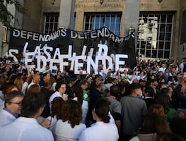 Senadores argentinos se aumentan el sueldo un 170% en medio de la crisis económica