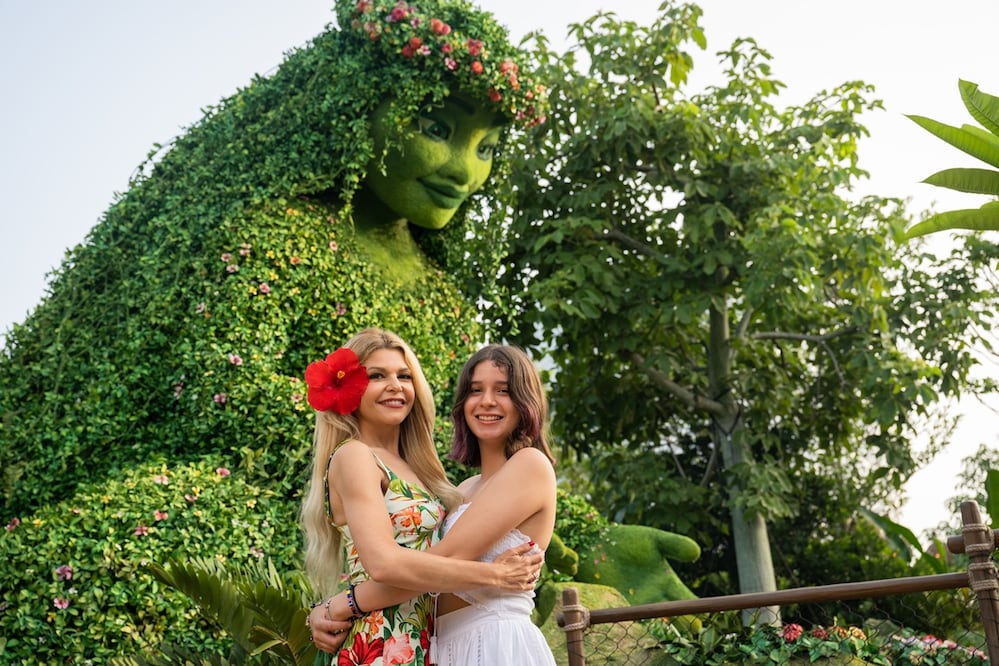 Itatí Cantoral celebra los XV años de su hija en Journey of Water. Foto: Cortesía Disney World Latino