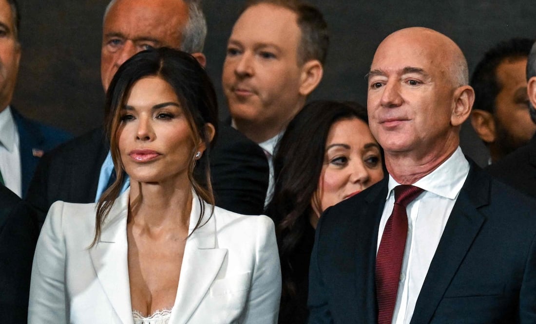 Critican a Lauren Sánchez, novia de Jeff Bezos, por dejar su ropa interior a la vista en investidura de Trump. Foto: AFP
