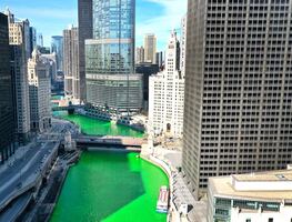 Fotos: Pintan de verde el Río Chicago por el Día de San Patricio