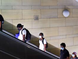 ¿Los vacunados necesitan volver a usar cubrebocas?