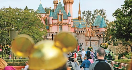 Vende boletos falsos para parques Disney y sale bajo fianza