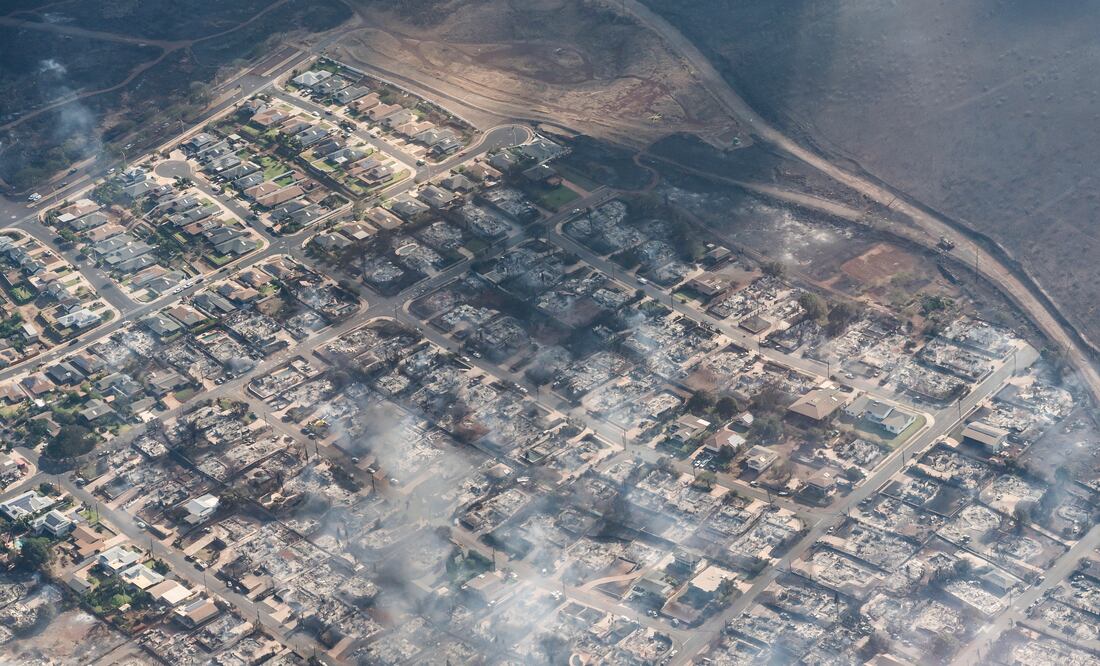 Biden declaró el estado de emergencia por el "gran desastre en el estado de Hawái" y ordenó el envío de ayuda federal. Foto EFE/EPA/CARTER BARTO