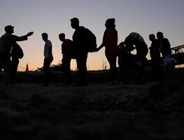 Muere mujer migrante tras ser abandonada en el desierto de Nuevo México por "coyotes"