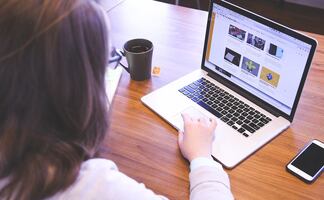 Universidad de California ofrece 30 cursos para aprender inglés en línea