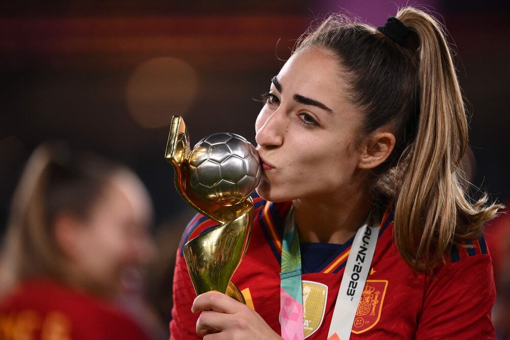 La lateral Olga Carmona, que tras llevar a España a ganar el Mundial perdió a su padre, afirmó este lunes que "ayer fue el mejor y el peor día de mi vida". (Photo by FRANCK FIFE / AFP)