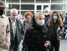 Reino Unido supera los 100,000 contagios en un día por primera vez