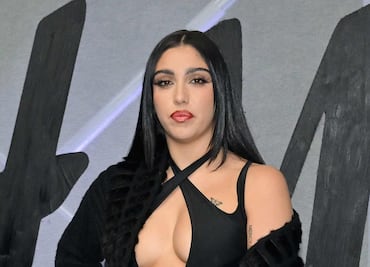 Hija de Madonna luce pequeño bikini de glitter y arrasa en redes sociales