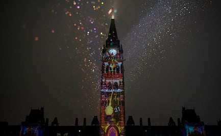 Iluminan edificios históricos de Canadá por festival de Navidad
