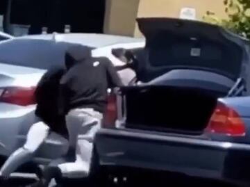 Video. Asaltantes golpean a hombre para robarle reloj Rolex en LA