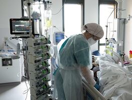 Covid-19 aumenta riesgo de miocarditis mucho más que la vacunación: estudio