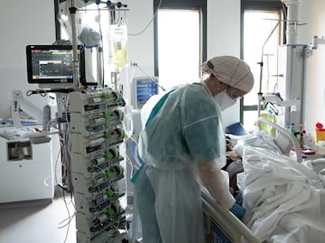 Covid-19 aumenta riesgo de miocarditis mucho más que la vacunación: estudio