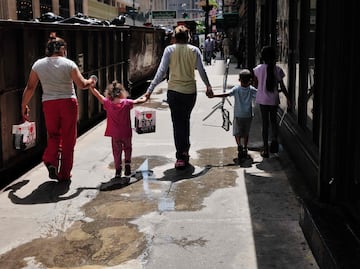 Toque de queda en refugios de Nueva York tras tiroteo protagonizado por migrantes