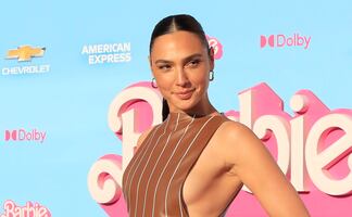 Gal Gadot enciende el verano con ajustado traje de baño en la piscina
