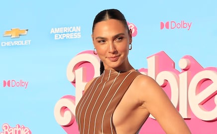 Gal Gadot cautiva con un vestido de cuero sideboob como toda una muñeca