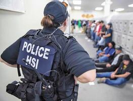 Migrantes denuncian confinamiento en solitario en EU por denunciar abusos