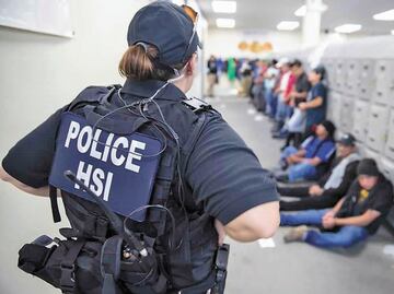 Migrantes denuncian confinamiento en solitario en EU por denunciar abusos