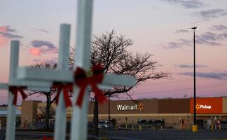 Empleada demanda a Walmart por 50 millones de dólares tras tiroteo