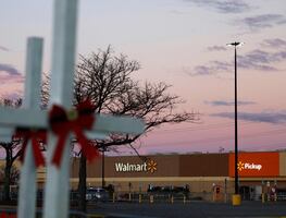 Empleada demanda a Walmart por 50 millones de dólares tras tiroteo
