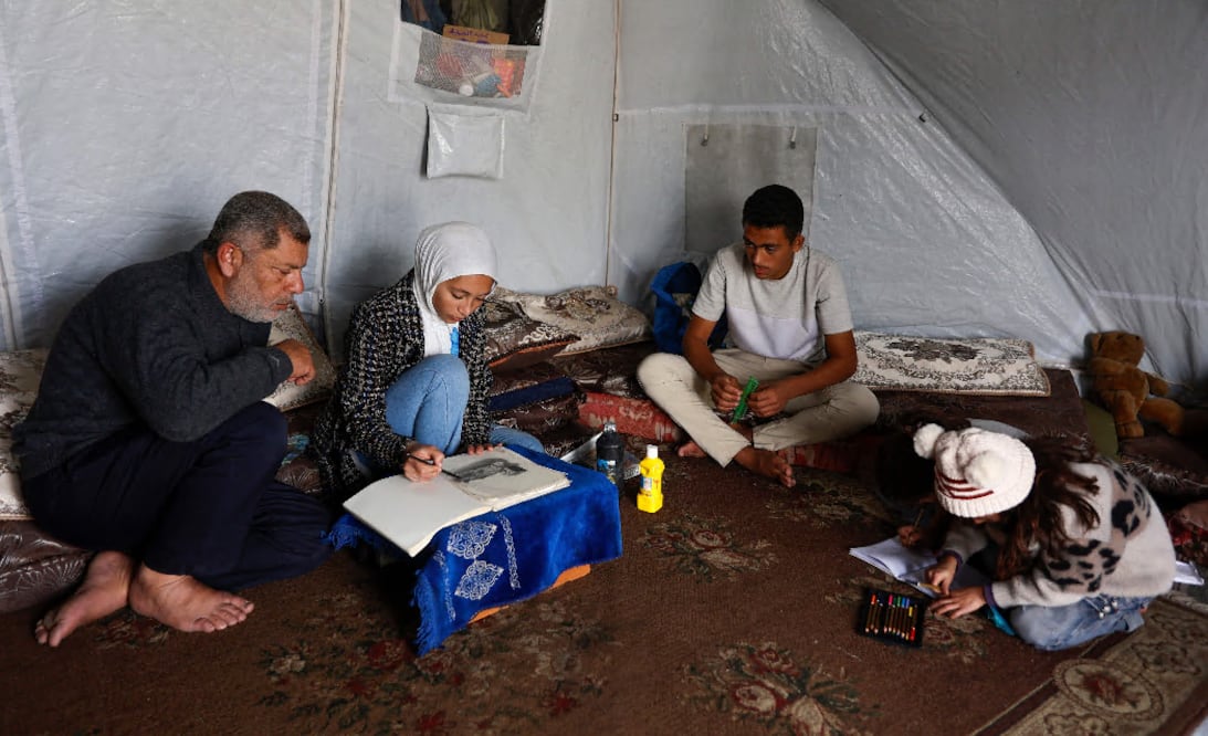 ONU denuncia ley de Israel que cortaría agua y luz a millones de refugiados. (Photo by Omar AL-QATTAA / AFP)