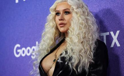 Billboard: Christina Aguilera seduce con ajustado vestido rojo de encaje