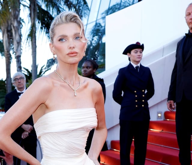 Elsa Hosk presume figura de infarto con microbikini en sesión fotográfica