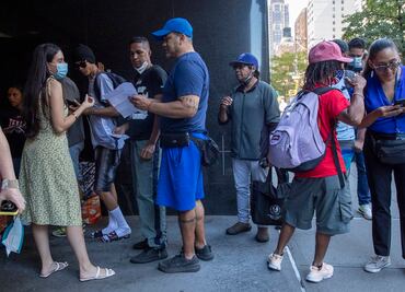 Nueva York eleva a 32 mil los trabajos disponibles para inmigrantes con permiso