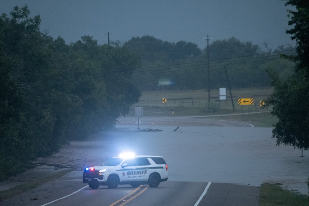 Inundaciones en Texas dejan un muerto y obligan a evacuar; la tragedia revive el temor por el río Guadalupe (AP Photo/Joel Angel Juarez)
